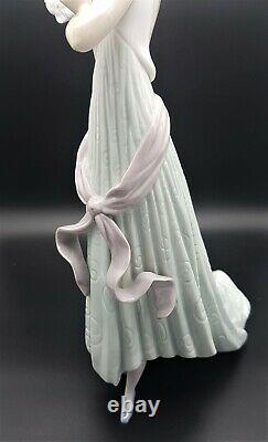 Lladro figurine Temis 6283 Spanish Porcelain