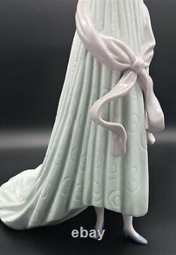 Lladro figurine Temis 6283 Spanish Porcelain