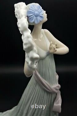 Lladro figurine Temis 6283 Spanish Porcelain