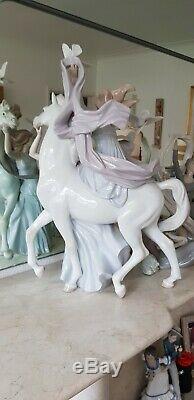 Lladro figurine large. Genuine. LIBERTY AND PEACE