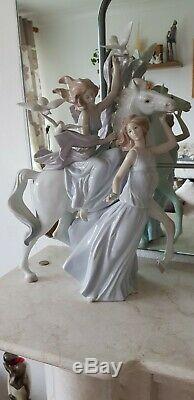 Lladro figurine large. Genuine. LIBERTY AND PEACE