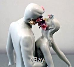 Lladro of Spain Love Blossoms Couple Figurine Collectable Porcelaine Art China