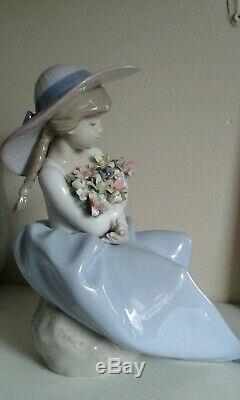 Lladro' perfect bouquet' girl with flowers