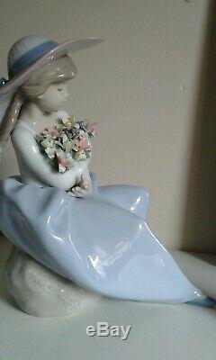 Lladro' perfect bouquet' girl with flowers