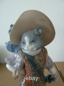 Lladro-puss In Boots Figure
