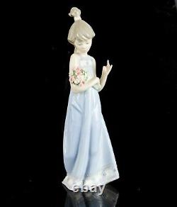 Lladro -spring Token- Figure Model 5604 Girl Lady Woman Dress Flowers