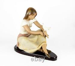 Lladro -watching The Dove- Large Gres Girl Lady Figure Model 13526, Boxed