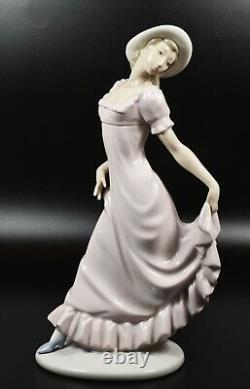 Lovely Large Lladro Nao Figure Elegant Lady 0764 Retired
