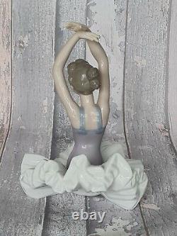 Lovely Large Lladro Nao Figure Pert Ballerina #01208