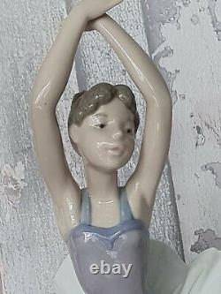 Lovely Large Lladro Nao Figure Pert Ballerina #01208