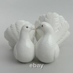 Lovely Lladro Fine Porcelain Figure Of Doves Kissing #1169