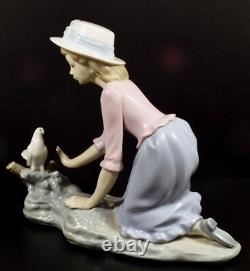 Lovely Lladro Nao Figure Caressing The Dove 0267