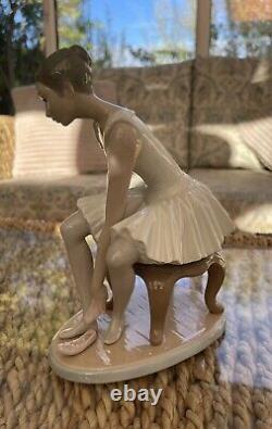 Lovely Lladro Nao Figure Joy Ballerina Putting On Ballet Shoes Rare