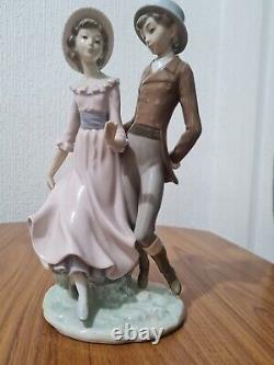 Lovely Lladro Nao Porcelain'gallant Couple Figure Of A Young Couple CC 1979