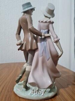Lovely Lladro Nao Porcelain'gallant Couple Figure Of A Young Couple CC 1979