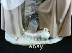 Lovely Nao / Lladro Porcelain Large Figure Talking Ladies At Well