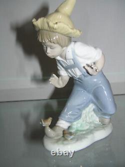 Lovely Rare Nao By Lladro Figure Little Visitor 1096 Farm Boy With Bird On Foot