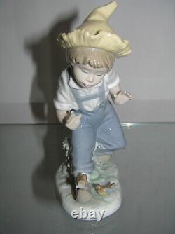 Lovely Rare Nao By Lladro Figure Little Visitor 1096 Farm Boy With Bird On Foot
