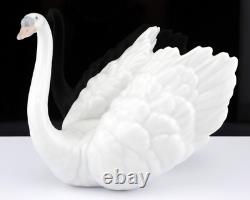 Lovely Retired Lladro Gloss Figure White Swan 6175