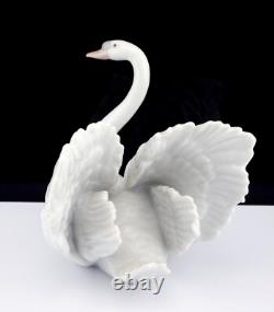 Lovely Retired Lladro Gloss Figure White Swan 6175