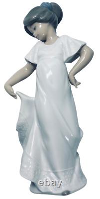 MINT Spain Vintage 1989 Pretty Nightgown withFlight NAO LLADRO OAISA BRILLO #01110