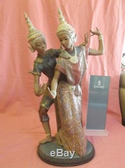 Magnificent Lladro GRES L12058 The Thai Couple Very Tall Piece 20 inches