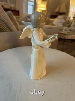 Mint Condition NAO by Lladro 8 Angels Choir Figurine Angels Singing