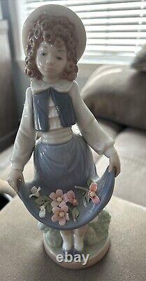NAO #2001005 Girl with Flowers Retired -mint condition without box 9 tall