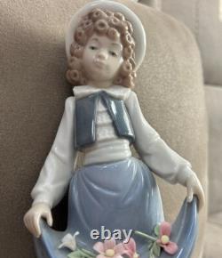 NAO #2001005 Girl with Flowers Retired -mint condition without box 9 tall