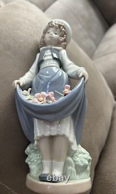 NAO #2001005 Girl with Flowers Retired -mint condition without box 9 tall