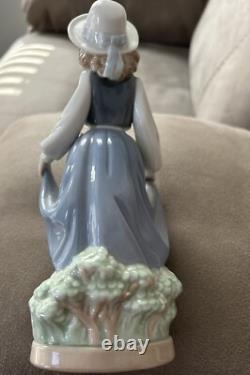 NAO #2001005 Girl with Flowers Retired -mint condition without box 9 tall