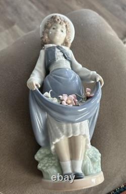 NAO #2001005 Girl with Flowers Retired -mint condition without box 9 tall
