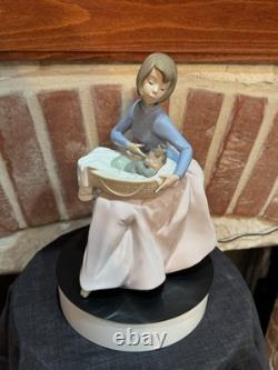 NAO BY LLADRO BUNDLE OF LOVE #1214 (mint condition)