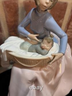 NAO BY LLADRO BUNDLE OF LOVE #1214 (mint condition)