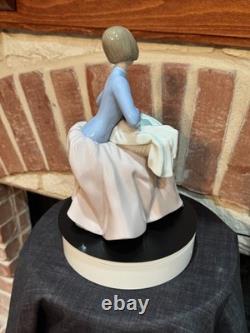 NAO BY LLADRO BUNDLE OF LOVE #1214 (mint condition)