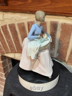 NAO BY LLADRO BUNDLE OF LOVE #1214 (mint condition)