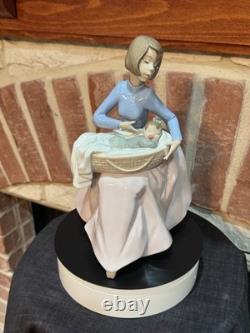 NAO BY LLADRO BUNDLE OF LOVE #1214 (mint condition)