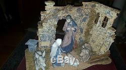 NAO BY LLADRO Complete 5 piece Nativity Figure Set plus barn, w orig. Boxes