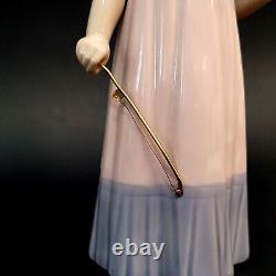 NAO BY LLADRO, GIRL PLAYING VIOLIN #1034, Figure'86 -EXC CONDITION