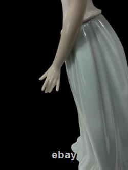 NAO BY LLADRO THE BUTTERFLY'S DANCE #1398 by Jose Javier Malavia MINT Cond