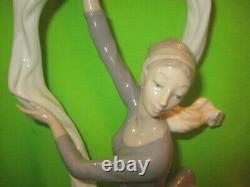 NAO BY LLADRO VERY LARGE DANCER BALLERINA WITH VEIL RIBBON FIGURINE No185