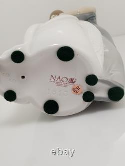 NAO By LLADRO #1613 A Kiss Forever Love Bride & Groom Bridal Cake Topper Decor