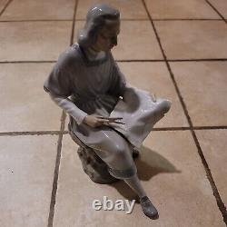 NAO By Lladro Christopher Columbus Figure Reading Map Retired Excellent HTF