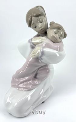 NAO By Lladro Figurine 1467 A Hug of Love 2003 Handmade in Spain Retired