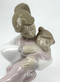 NAO By Lladro Figurine 1467 A Hug of Love 2003 Handmade in Spain Retired