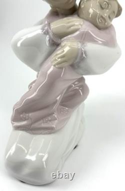 NAO By Lladro Figurine 1467 A Hug of Love 2003 Handmade in Spain Retired