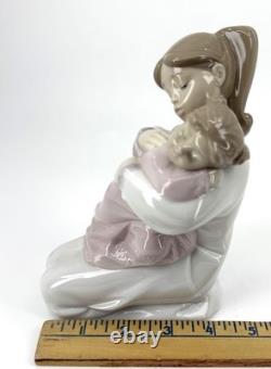 NAO By Lladro Figurine 1467 A Hug of Love 2003 Handmade in Spain Retired