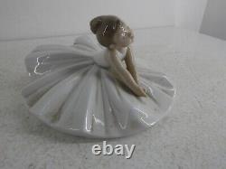 NAO By Lladro Girl Ballerina Figurine/Figure 1283 Ornamental/Decorative PieceE28