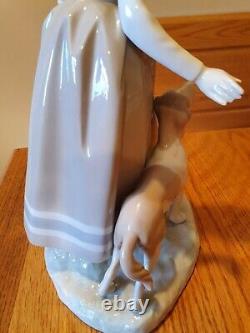 NAO By Lladro Woman Holding Basket With Dog 12 RARE mint condition