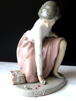 NAO DAISA LLADRO SPAIN 1982 Porcelain Girl Playing Marbles